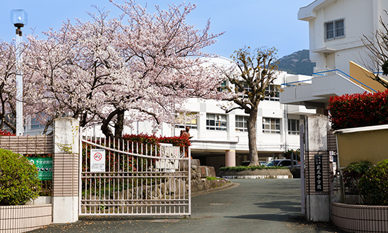 花尾中学校