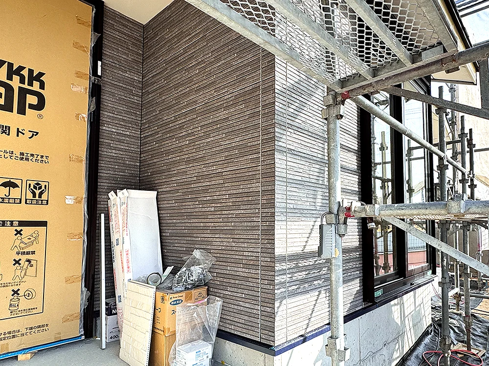 外壁工事・内部造作工事の様子