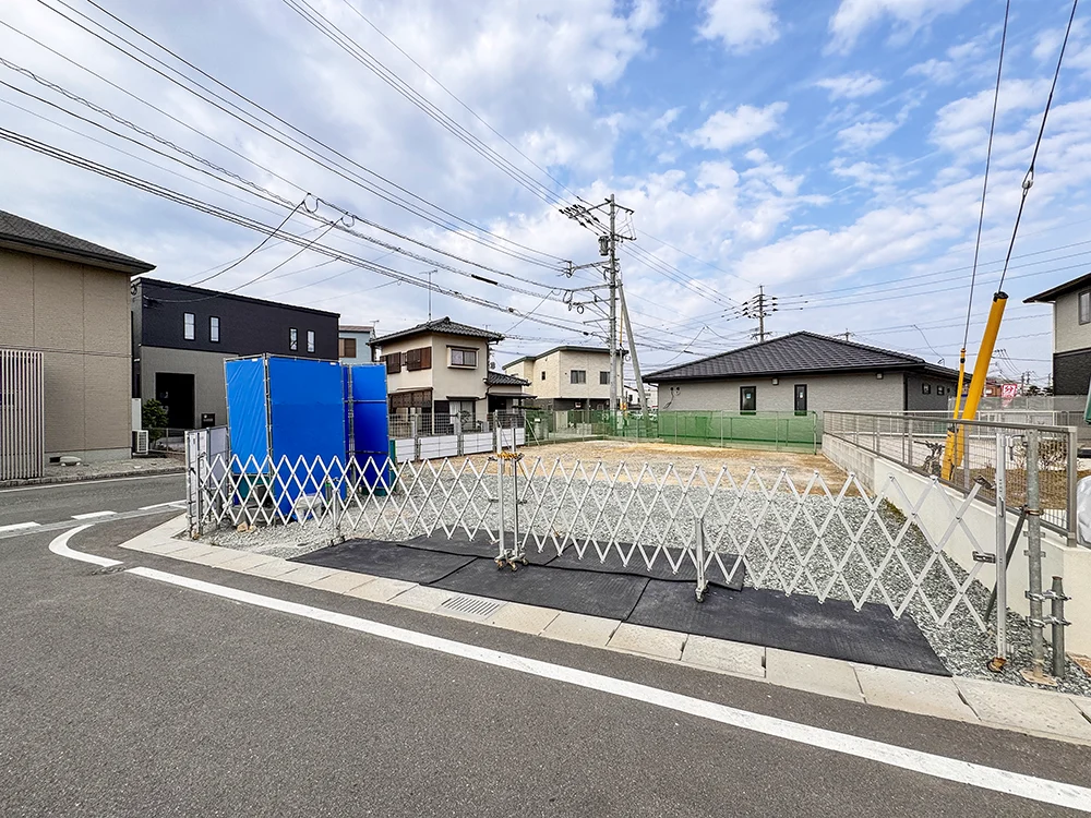 仮囲いを設置した敷地