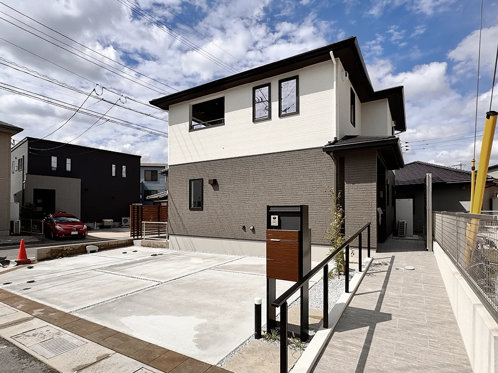 外構工事が仕上がった住まいの外観