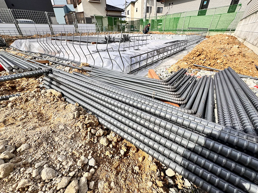 組み上げられた鉄筋（配筋作業）