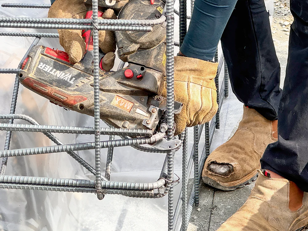 自動結束機による鉄筋結束