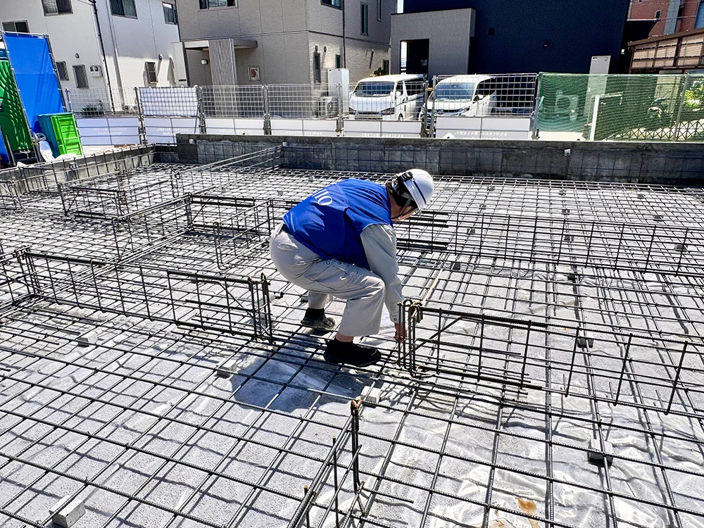 検査員と現場監督の立ち会い