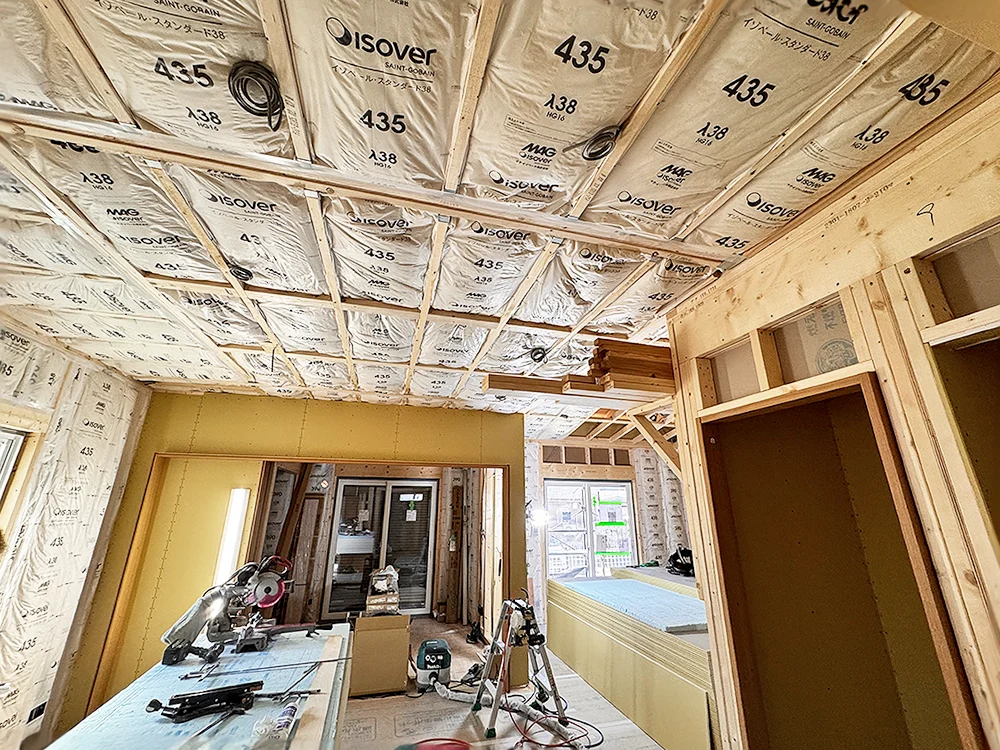 フローリング施工の様子