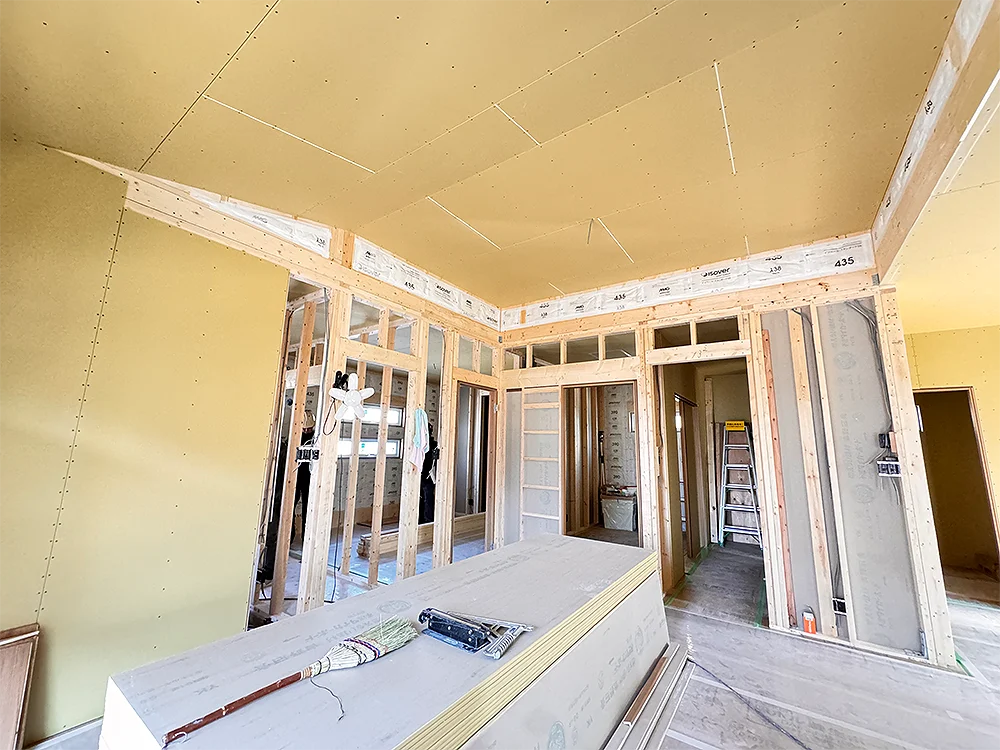 勾配天井のリビング空間