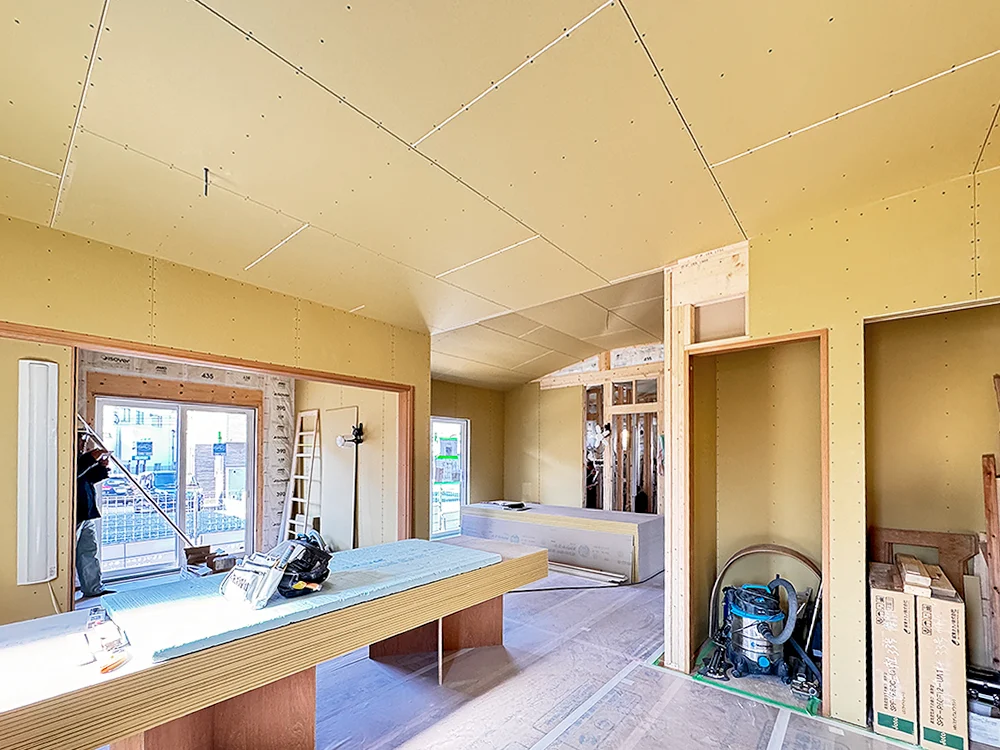 外壁工事②／内部造作工事③の完了