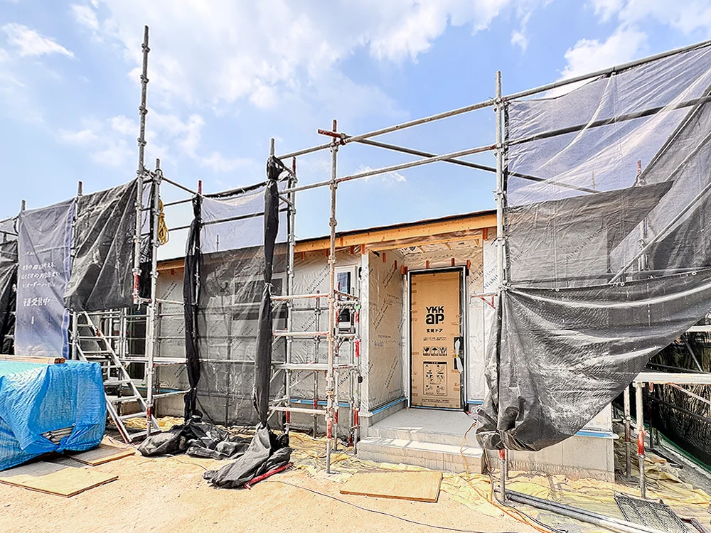 外壁工事を控えた建物の外観