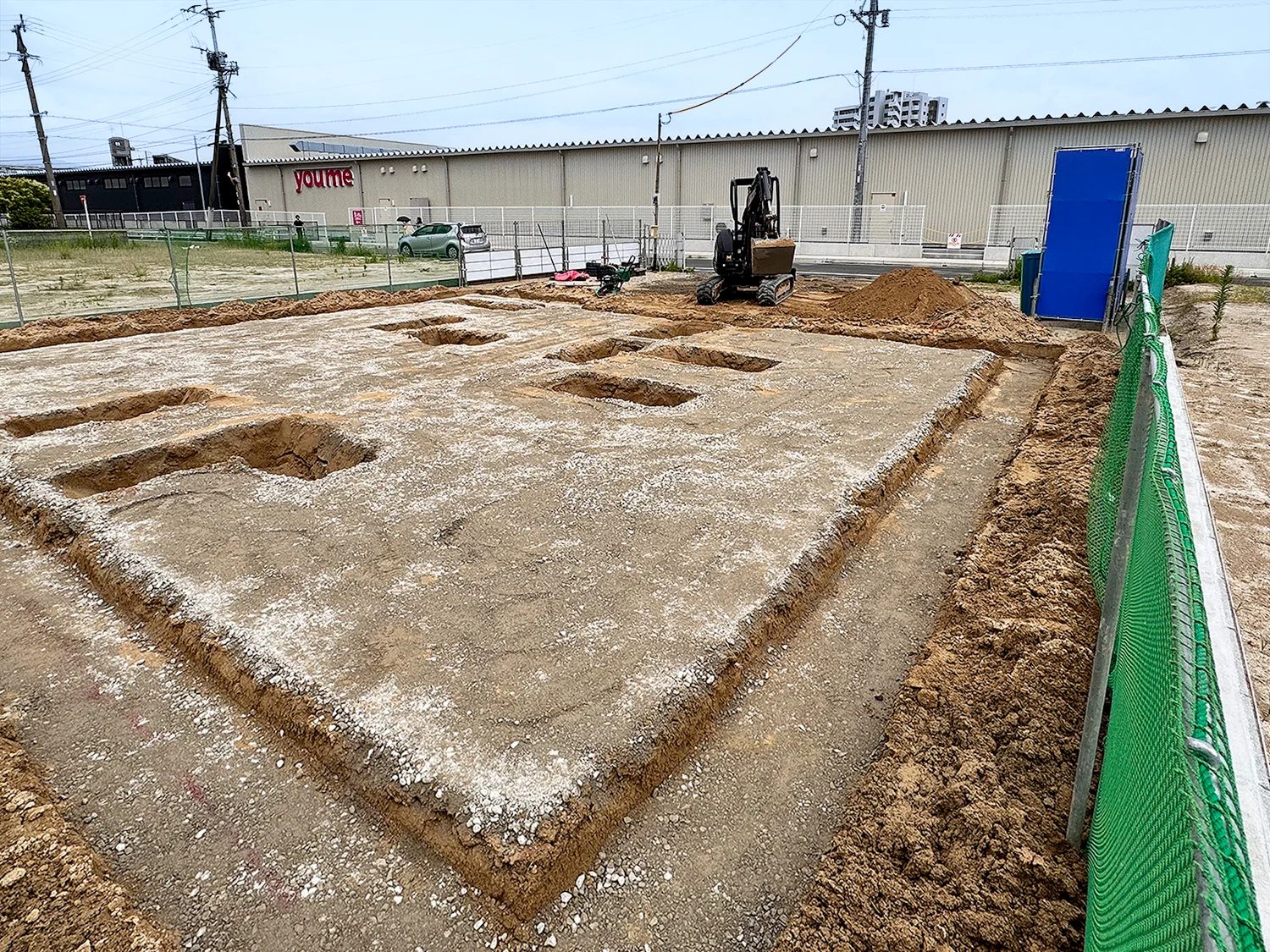 住まいの土台づくりが進む床掘工事の様子