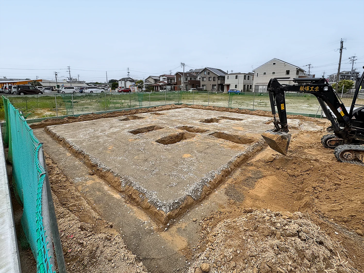 掘削された基礎部分の地盤
