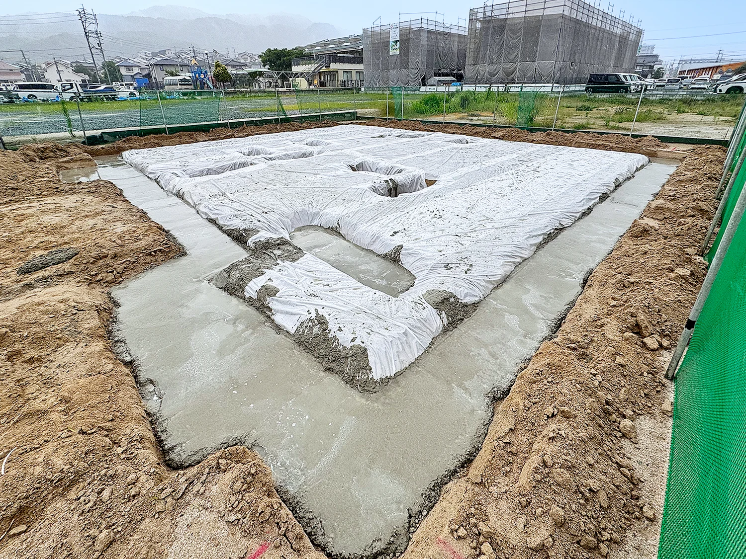 地盤面に敷き詰められた防湿シート