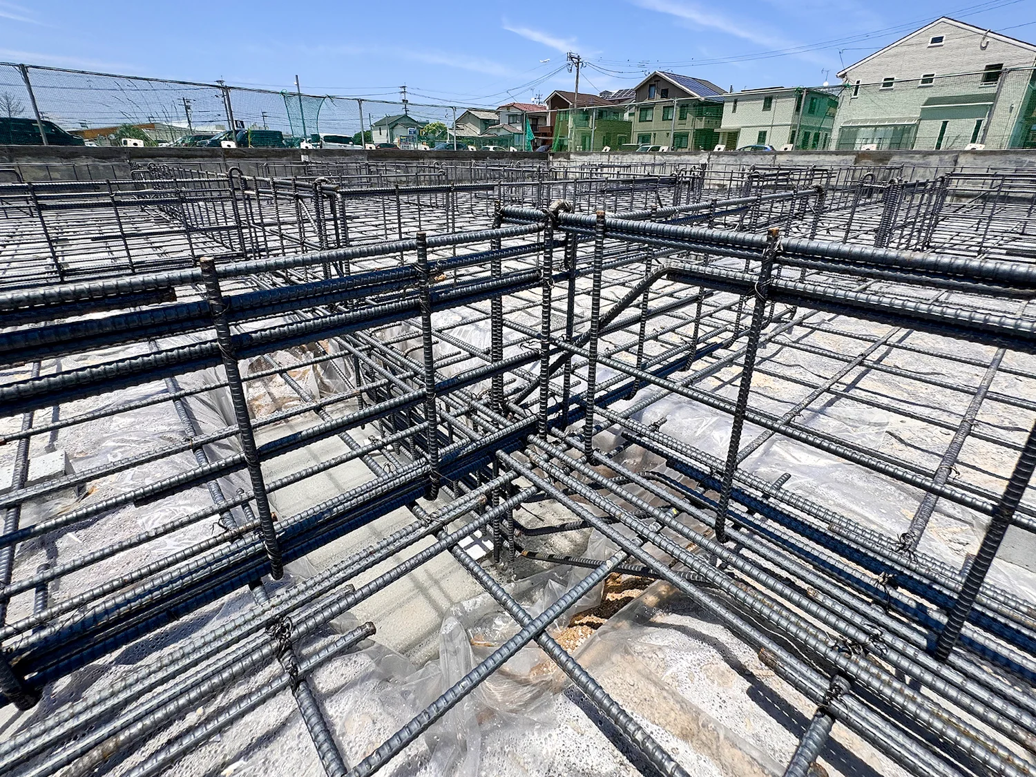 基礎内部に組み上げられた鉄筋