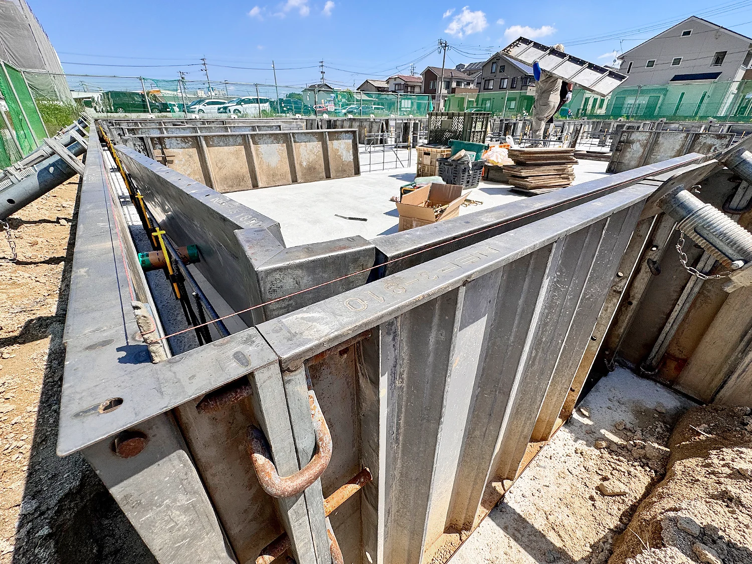 立ち上がり部分の型枠工事が始まった基礎